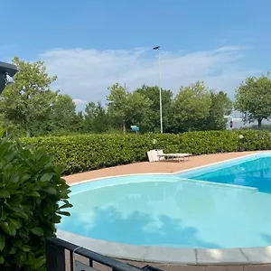 Appartamento Il Faro Con Giardino In Con Piscina, Desenzano del Garda