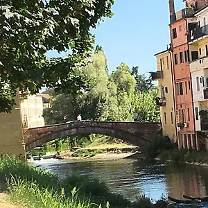 https://mansardina-artista.hotelinveneto.com