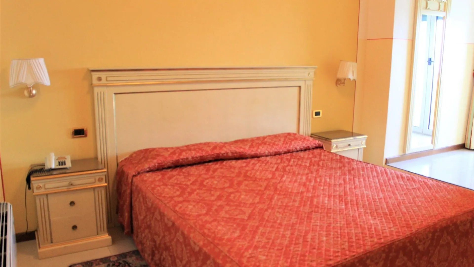 Hotel Estée Desenzano del Garda 4*,