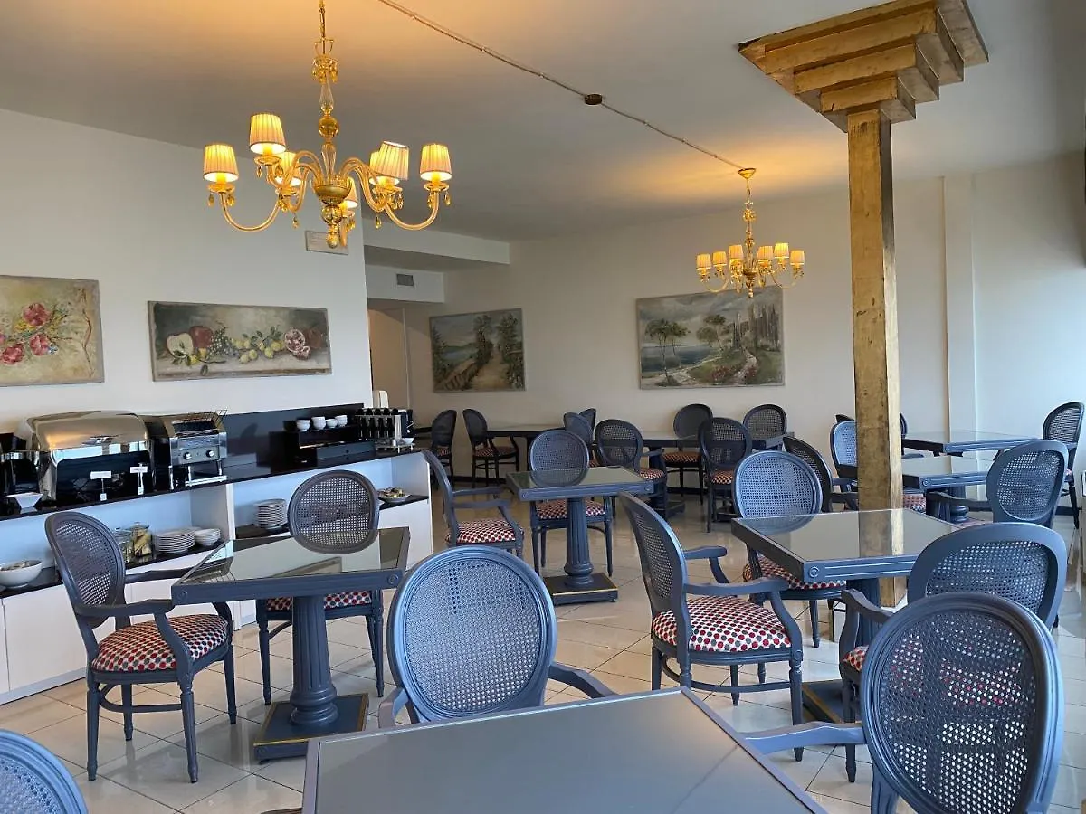 דסנזאנו דל גארדה Hotel Estee 4*, דסנזאנו דל גארדה איטליה