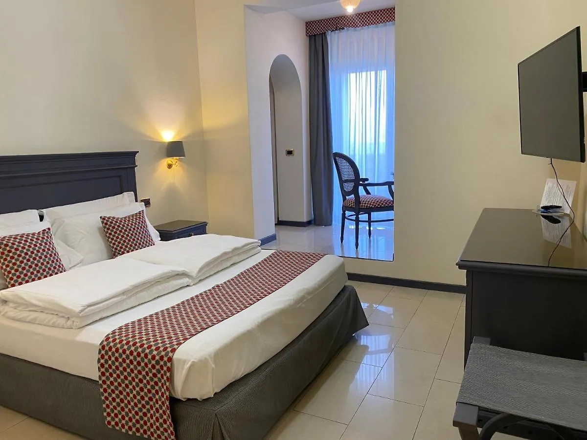 Hotel Estée Desenzano del Garda 4*,