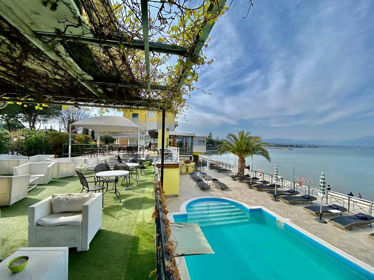 דסנזאנו דל גארדה Hotel Estee