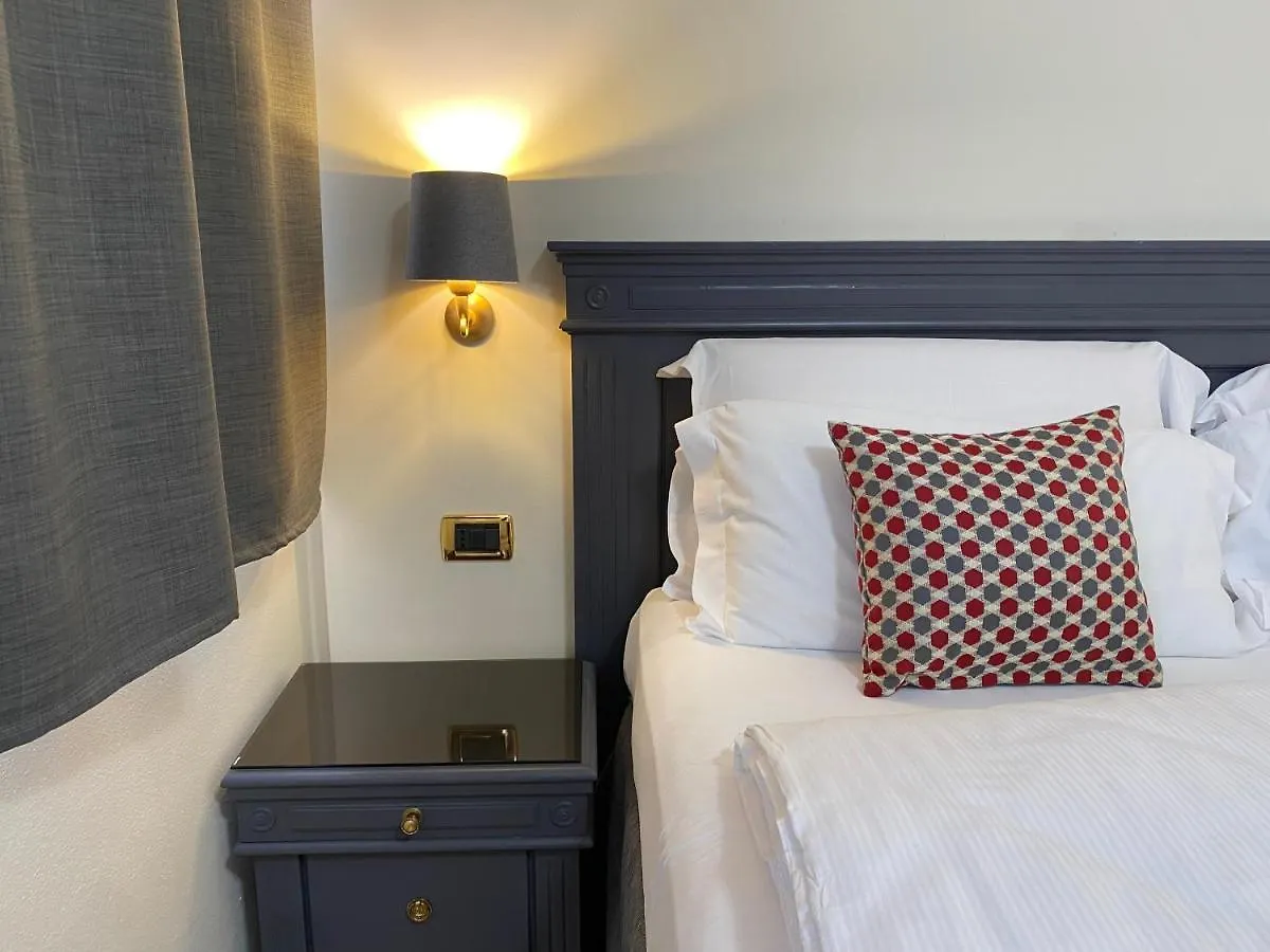 Hotel Estee Desenzano del Garda