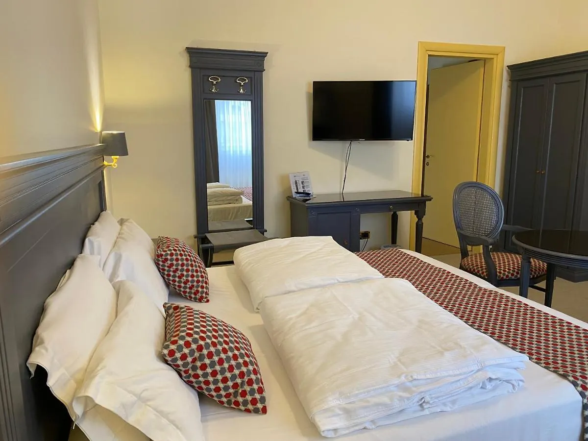 Hotel Estee Desenzano del Garda