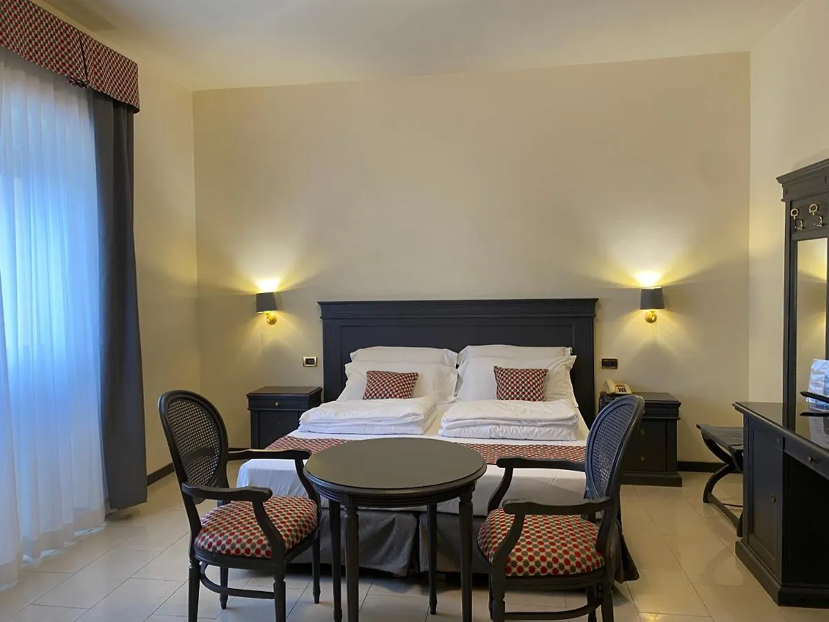 Hotel Estee Desenzano del Garda