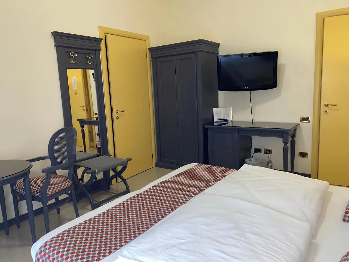Hotel Estee Desenzano del Garda Italy