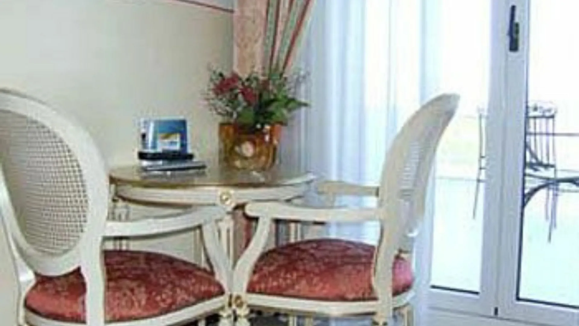 Hotel Estee Desenzano del Garda 4*,  Italy