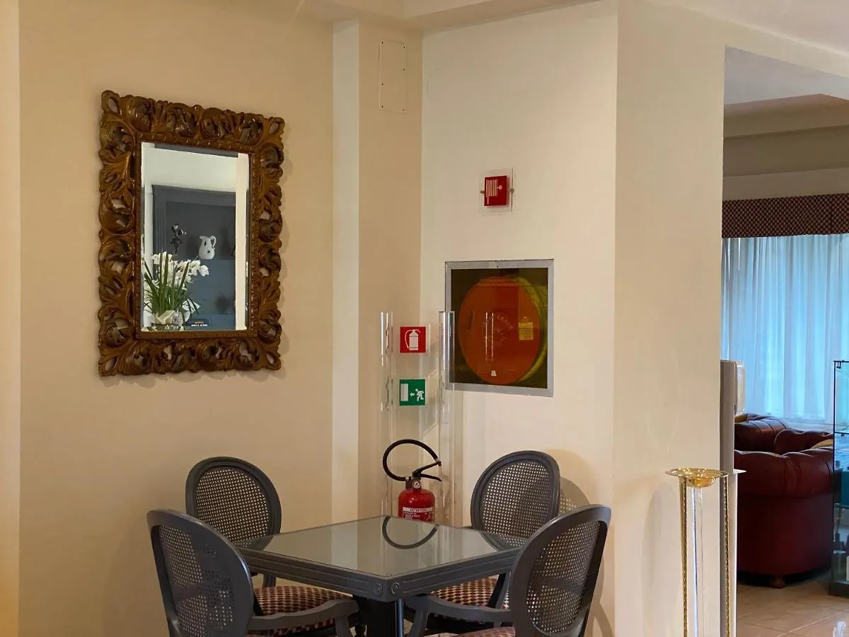 Hotel Estee Дезенцано-дель-Гарда 4*,  Италия